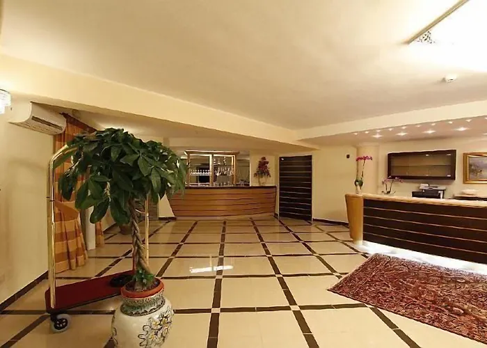 מלון Bouganville Palace בלבדרה מריטימו