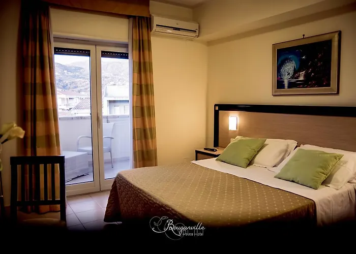 Bouganville Palace מלון