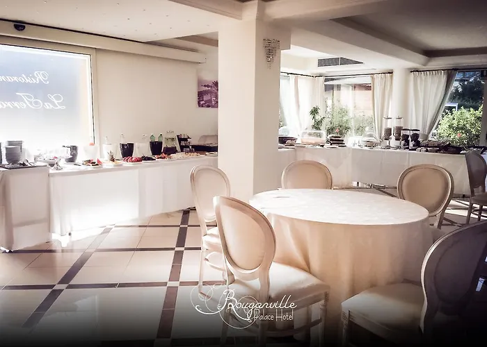 מלון Bouganville Palace