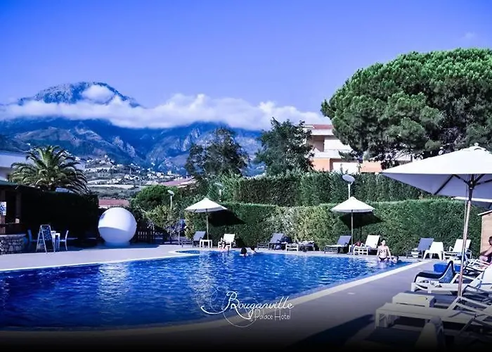 Bouganville Palace מלון